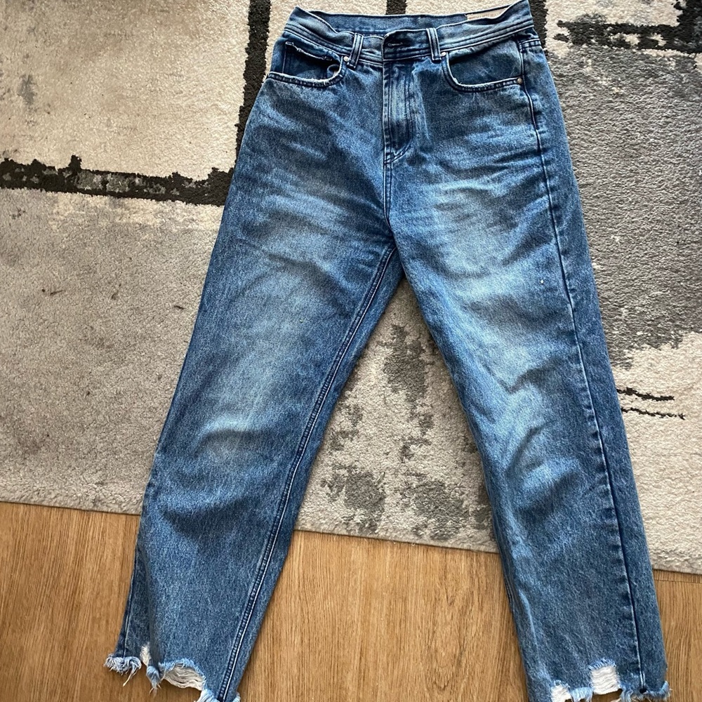 High waisted relaxed fit jeans